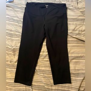 Old Navy Active Go-Dry cropped leggings